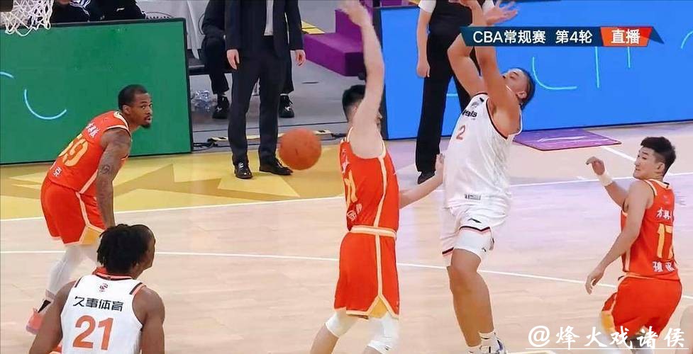 CBA第4轮外援秀技艺，布朗41分硬杀上海，谁说外援就只会得分？团队配合差别大，关键时刻是靠真本事还是靠爆发？